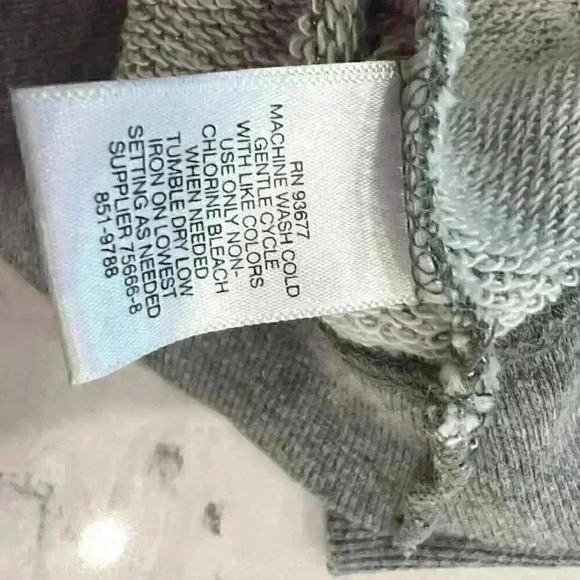 Liz Claiborne Sparkle Gray Sweatshirt/Sweater with cross cross design - Picture 4 of 5